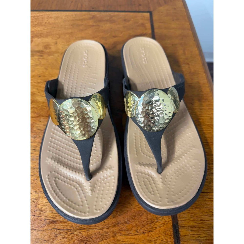 Crocs Womens 7 Brown Sanrah Hammered Circle Wedge Flip Flop Sandals Espresso
